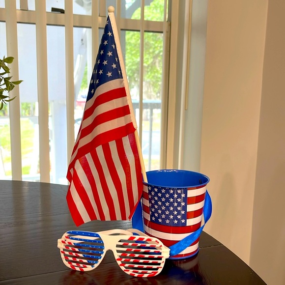AMERICAN FLAG USA PATRIOTIC METAL TIN BUCKET NOVELTY GLASSES TOY 4TH OF JULY - Picture 1 of 11